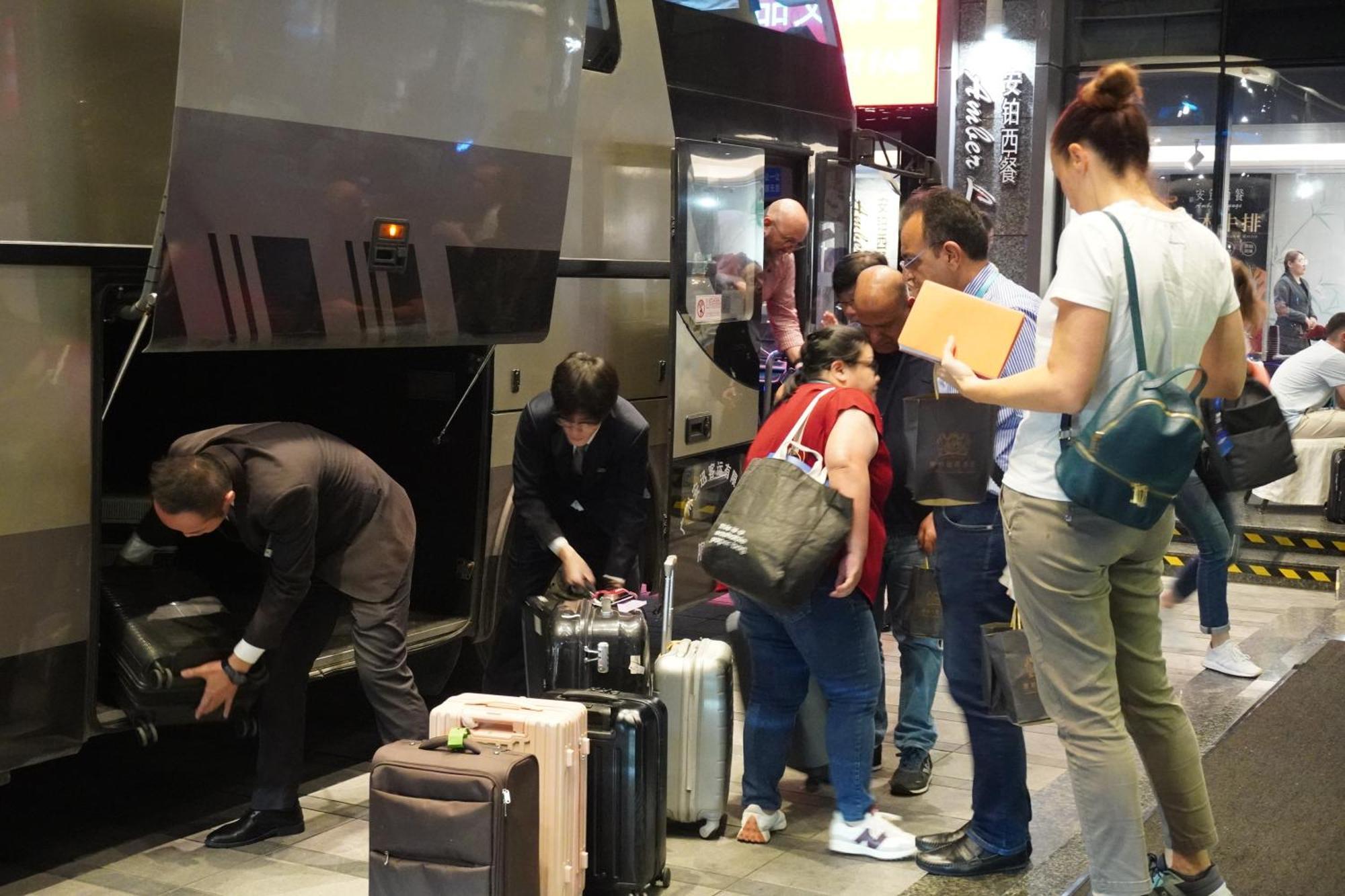 La Perle International Hotel - Free Shuttle Between Hotel And Exhibition Center During Canton Fair & Exhibitor Registration Counter Buitenkant foto