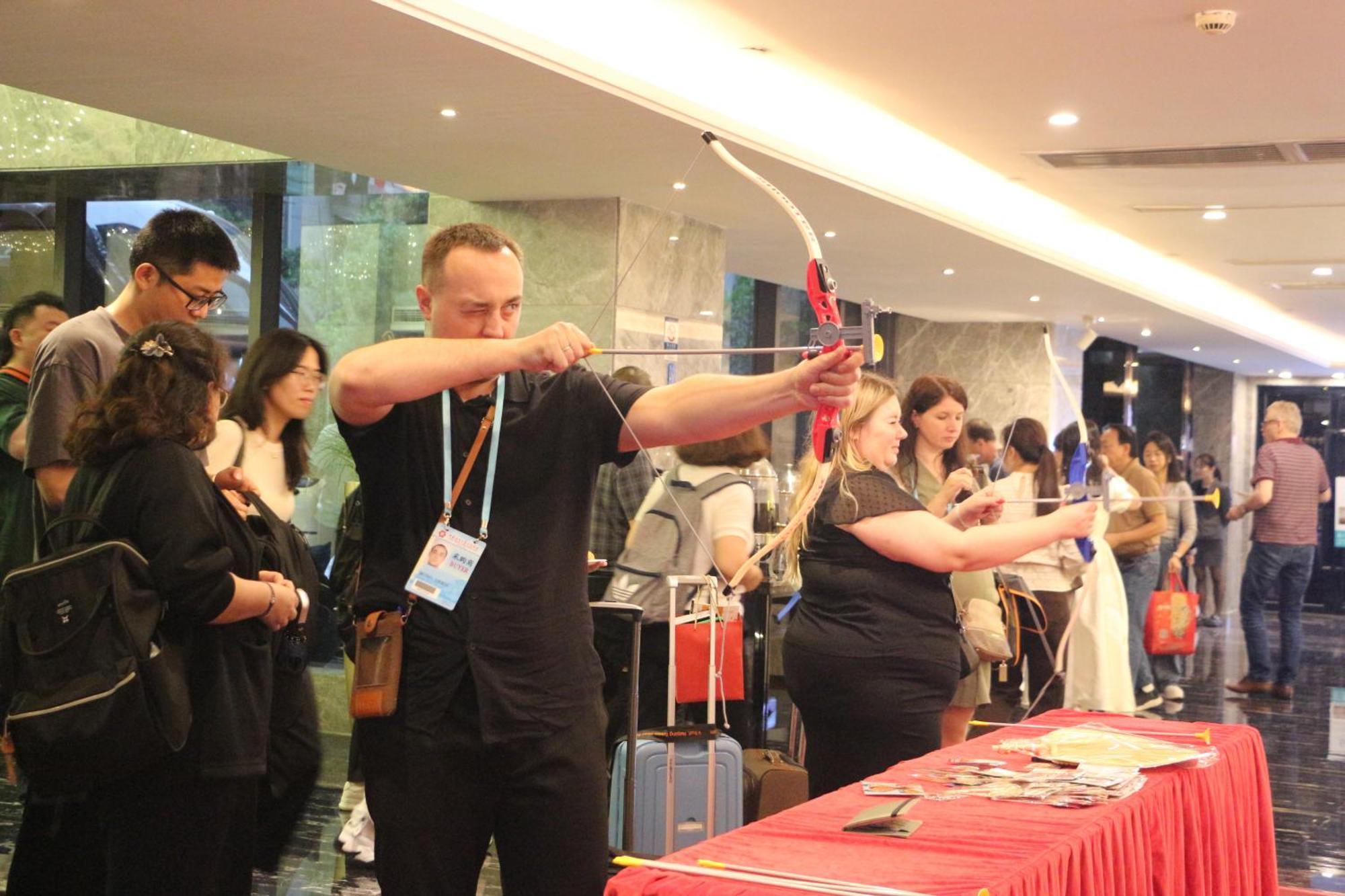 La Perle International Hotel - Free Shuttle Between Hotel And Exhibition Center During Canton Fair & Exhibitor Registration Counter Buitenkant foto